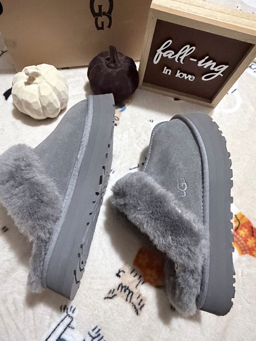 Price drop!! UGG Women's Gray Suede Shearling Slip-On Slippers - Picture 6 of 10